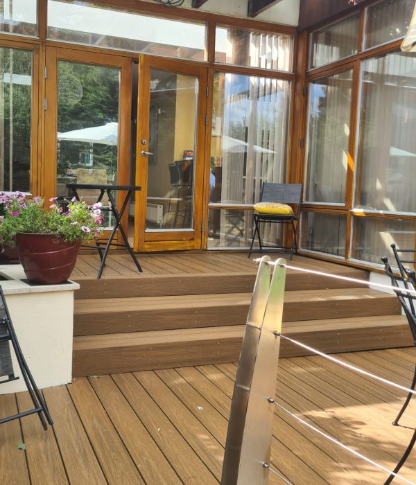 COMPOSITE DECKING